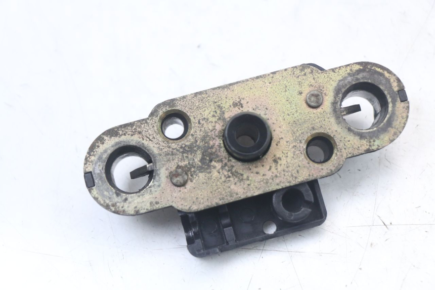 photo de FECHADURA DO BANCO SUZUKI GS F 500 (2004 - 2007) - Detalhe da peça