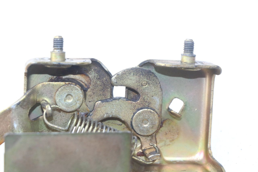 photo de FECHADURA DO BANCO PEUGEOT SV 80 (1993 - 1997) - Detalhe da peça