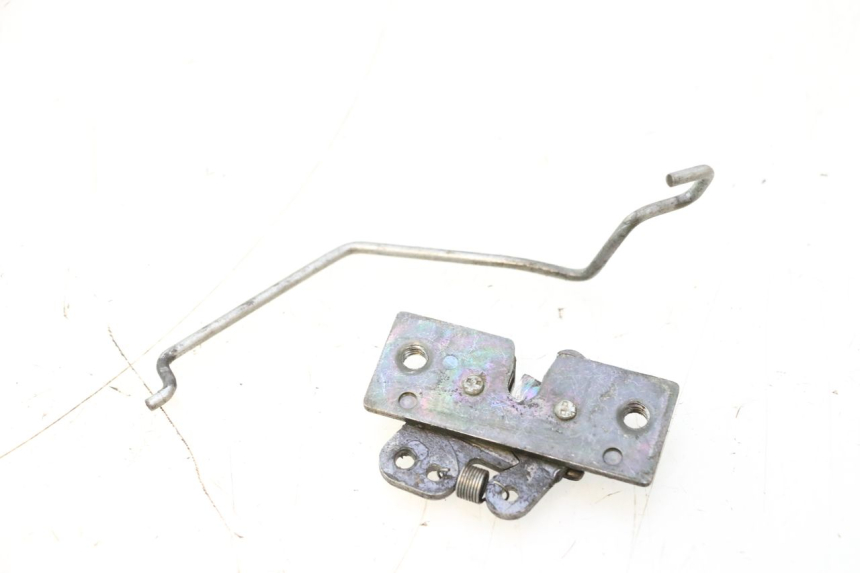 photo de FECHADURA DO BANCO PEUGEOT TREKKER 50 (1995 - 2004) - Zoom do estado de desgaste