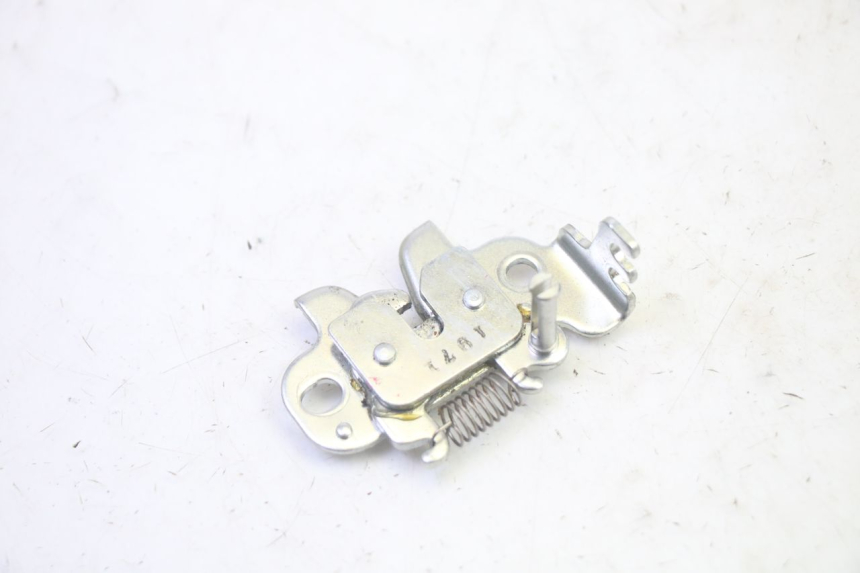 photo de FECHADURA DO BANCO YAMAHA TRICITY 300 (2020 - 2024) - Detalhe da peça