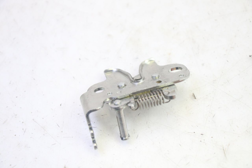 photo de FECHADURA DO BANCO YAMAHA TRICITY 300 (2020 - 2024) - Outro ângulo de visão
