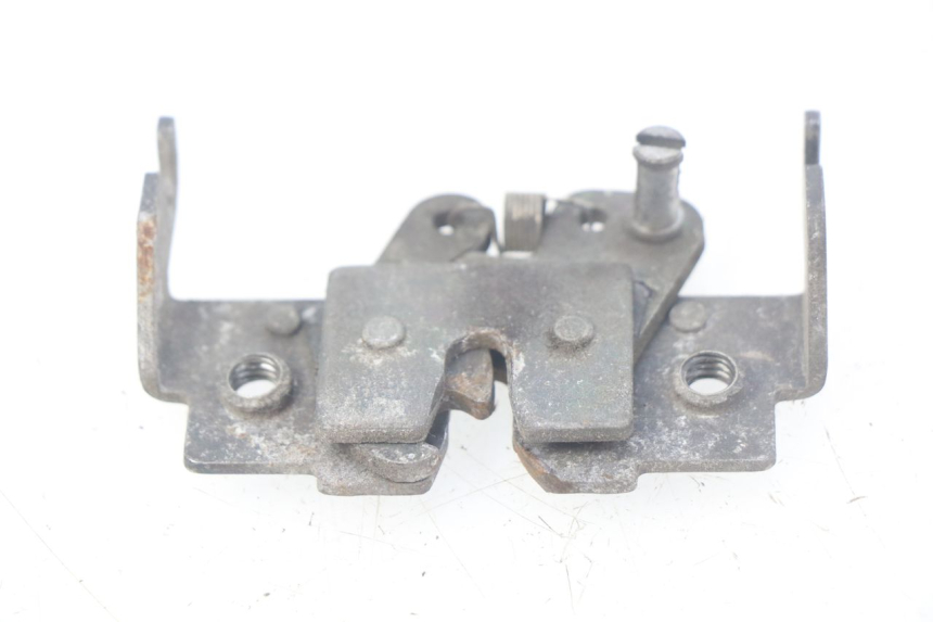 photo de FECHADURA DO BANCO SUZUKI UH BURGMAN 125 (2002 - 2006) - Detalhe da peça