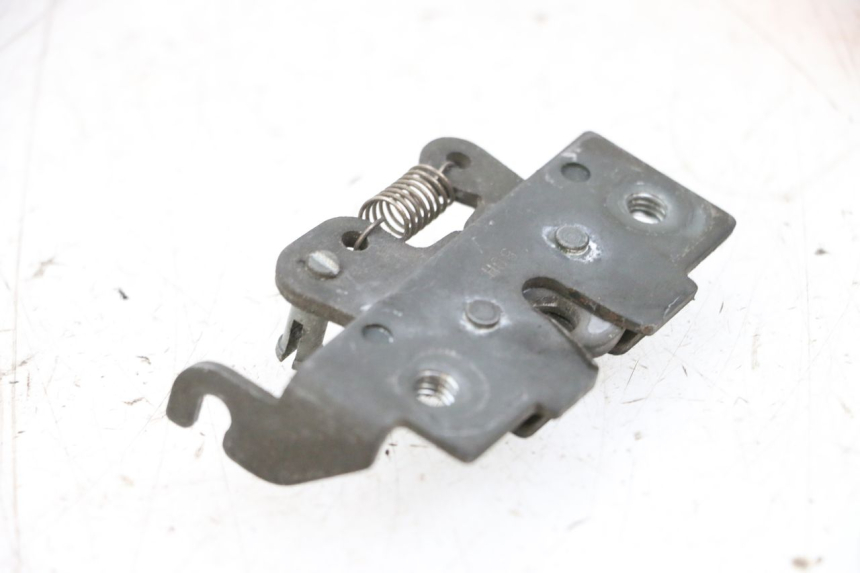 photo de FECHADURA DO BANCO PIAGGIO VESPA GTS SUPER IE 125 (2009 - 2016) - Detalhe da peça