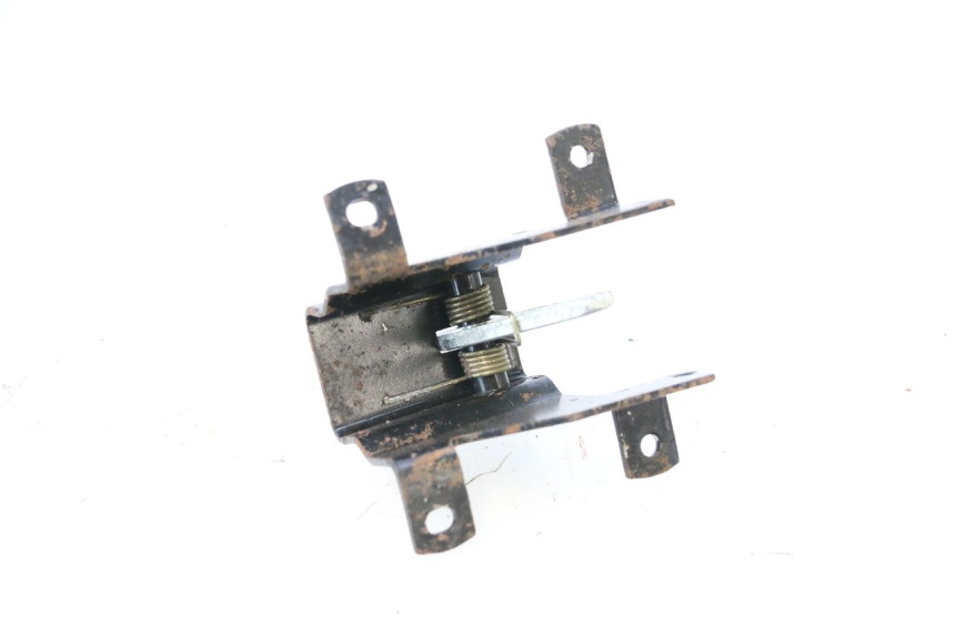 photo de FECHADURA DO ASSENTO PIAGGIO VESPA PK FL 2T 50 (1990 - 1996) - Zoom do estado de desgaste