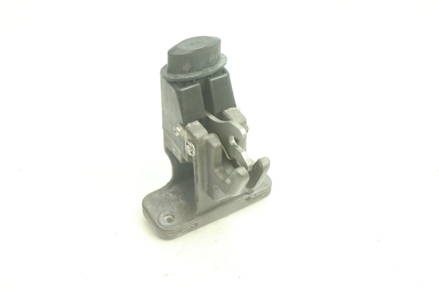 photo de FECHADURA DO ASSENTO YAMAHA WAVE RUNNER GP R 1200 (2000 - 2003) - Detalhe da peça