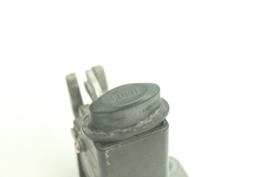 photo de FECHADURA DO ASSENTO YAMAHA WAVE RUNNER GP R 1200 (2000 - 2003) - Zoom do estado de desgaste