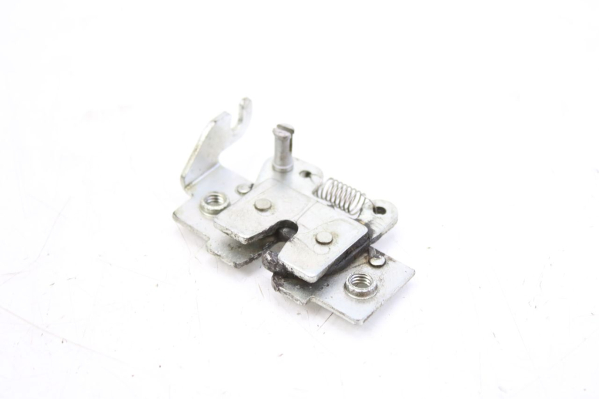 photo de FECHADURA DO BANCO YAMAHA XMAX X-MAX 125 (2006 - 2009) - Zoom do estado de desgaste