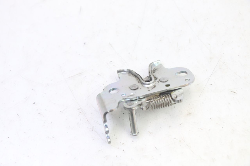photo de FECHADURA DO BANCO YAMAHA XMAX X-MAX 125 (2021 - 2025) - Outro ângulo de visão