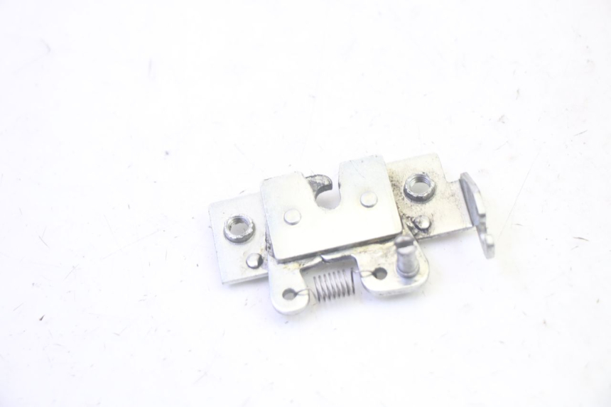 photo de FECHADURA DO BANCO YAMAHA XMAX X-MAX 125 (2006 - 2009) - Detalhe da peça