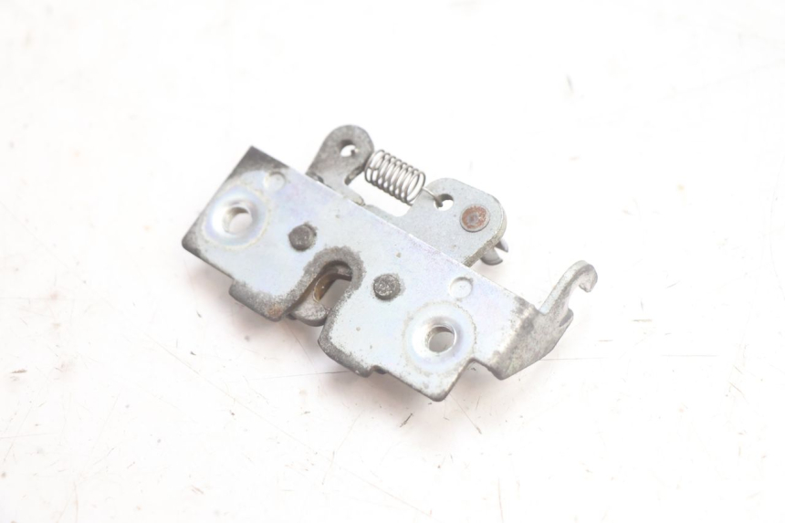 photo de FECHADURA DO BANCO YAMAHA XMAX X-MAX 125 (2006 - 2009) - Zoom do estado de desgaste