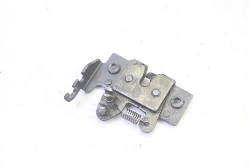 photo de FECHADURA DO BANCO PIAGGIO X8 125 (2004 - 2007) - Detalhe da peça