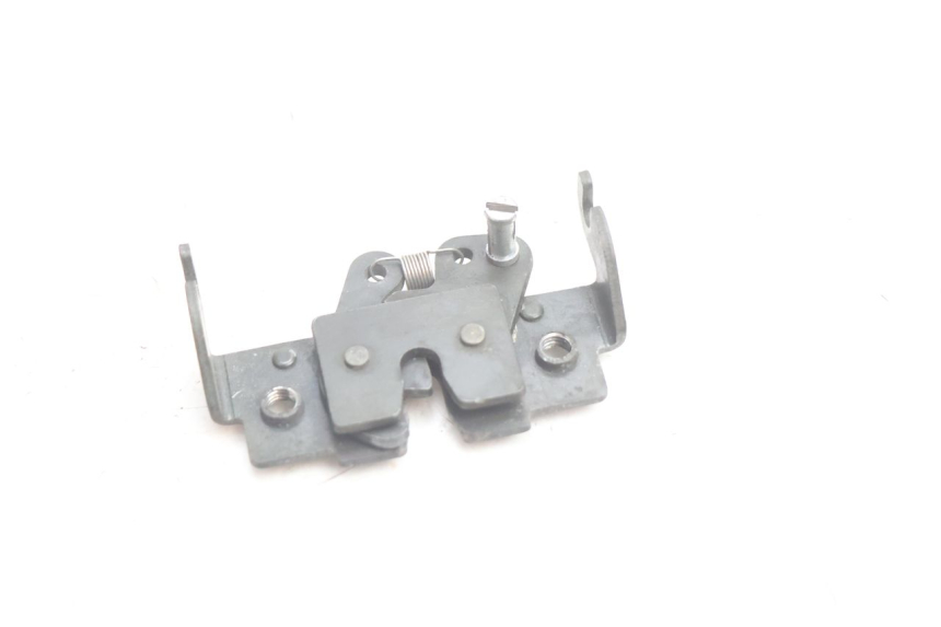 photo de FECHO DO BANCO PIAGGIO X9 EVOLUTION 125 (2003 - 2007) - Detalhe da peça