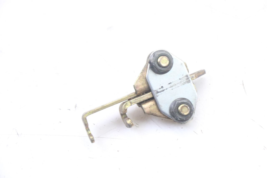 photo de FECHO DO BANCO YAMAHA FZS FAZER 600 (2001 - 2003) - Zoom do estado de desgaste