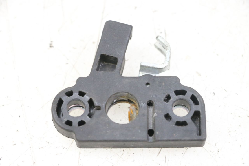photo de FECHADURA DO BANCO YAMAHA NEOS NEO'S 4T 50 (2008 - 2016) - Detalhe da peça