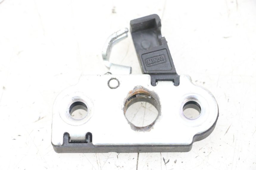 photo de FECHADURA DO BANCO YAMAHA NEOS NEO'S 4T 50 (2008 - 2016) - Zoom do estado de desgaste