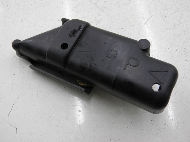 photo de FECHADURA DO BANCO YAMAHA TDM 900 (2004 - 2006) - Detalhe da peça