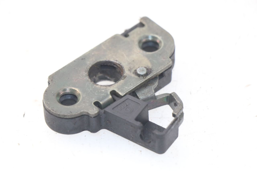 photo de FECHADURA DO BANCO YAMAHA YP MAJESTY 125 (1998 - 2001) - Detalhe da peça
