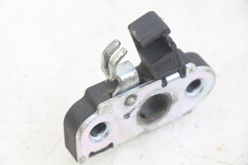 photo de FECHADURA DO BANCO YAMAHA YP MAJESTY 125 (2007 - 2010) - Zoom do estado de desgaste