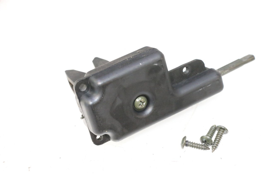 photo de FECHADURA DO BANCO PIAGGIO ZIP 2T 50 (2009 - 2019) - Zoom do estado de desgaste