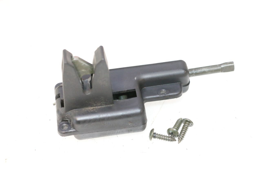 photo de FECHADURA DO BANCO PIAGGIO ZIP 2T 50 (2009 - 2019) - Outro ângulo de visão