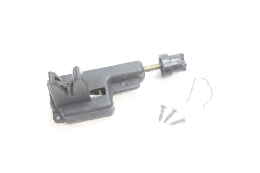 photo de FECHADURA DO ASSENTO PIAGGIO ZIP 4T 50 (2006 - 2017) - Detalhe da peça