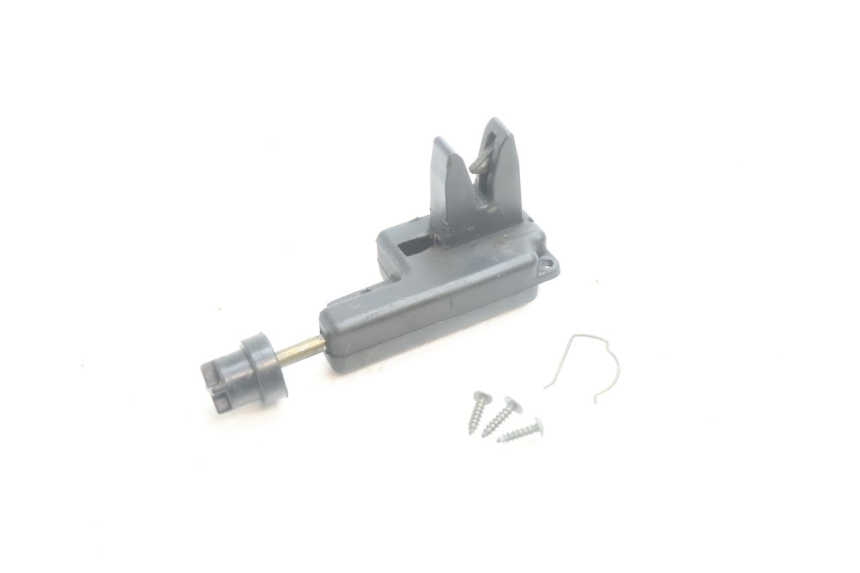 photo de FECHADURA DO ASSENTO PIAGGIO ZIP 4T 50 (2006 - 2017) - Zoom do estado de desgaste