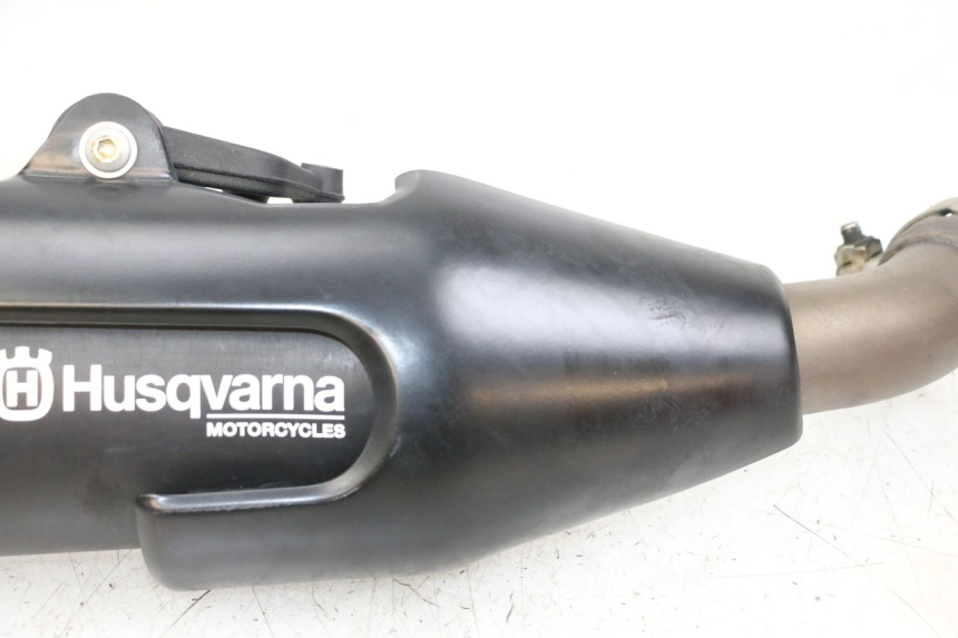 photo de ESCAPAMENTO HUSQVARNA SVARTPILEN 401 (2018 - 2023) - Marcações e referências