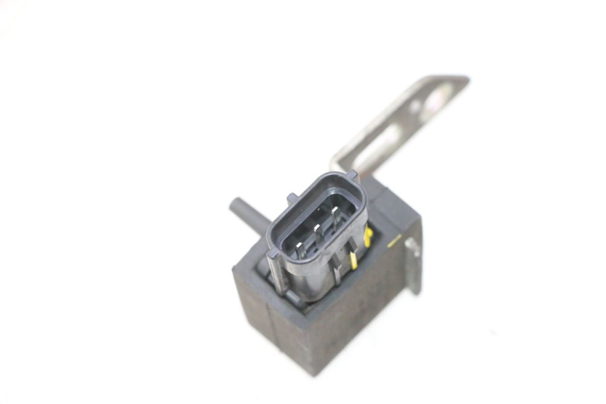 photo de SONDA DE PRESSÃO DE AR SUZUKI BURGMAN 125 (2007 - 2014) - Outro ângulo de visão