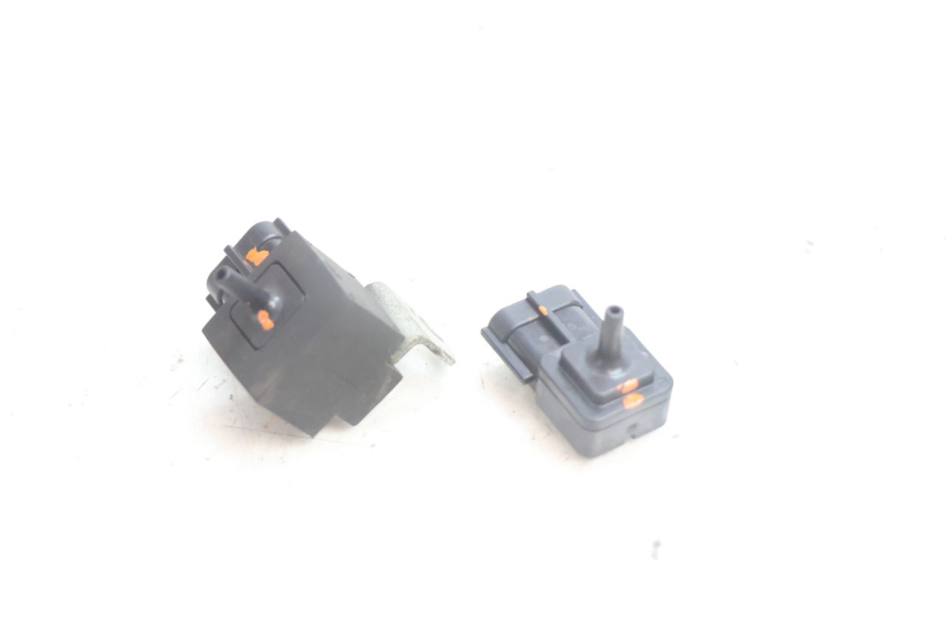 photo de SONDA DE PRESSÃO DE AR SUZUKI BURGMAN EXECUTIVE ABS 650 (2006 - 2012) - Detalhe da peça