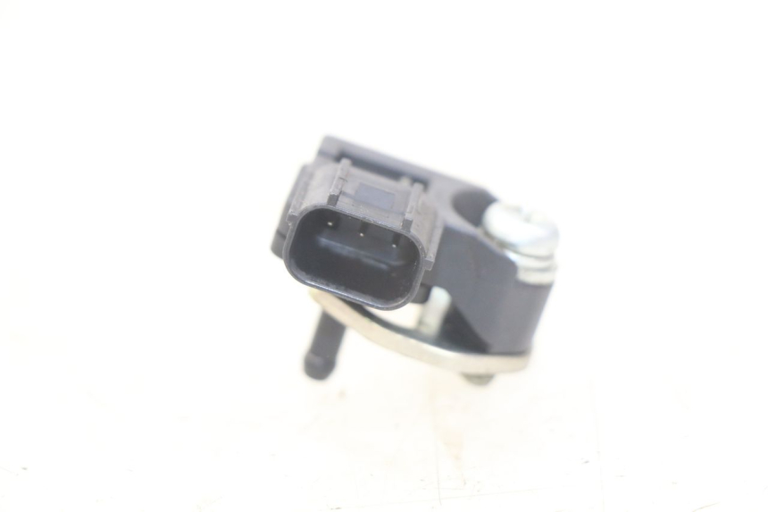 photo de SONDA DE PRESSÃO DE AR HONDA CRF CR-F 125 (2022 - 2023) - Zoom do estado de desgaste