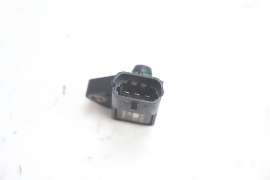 photo de SONDA DE PRESSÃO DE AR GILERA GP 800 (2007 - 2013) - Ampliação técnica