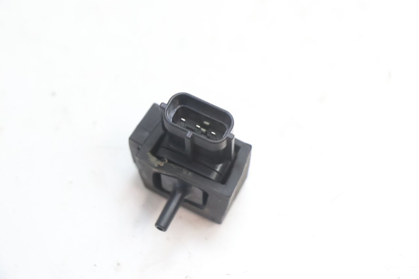 photo de SONDA DE PRESSÃO DE AR SUZUKI GSR 600 (2005 - 2012) - Outro ângulo de visão