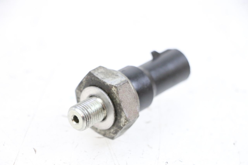 photo de SONDA DE PRESSÃO DE ÓLEO MV AGUSTA BRUTALE R WALLY 910 (2008 - 2008) - Zoom do estado de desgaste