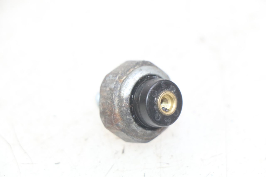photo de SONDA DE PRESSÃO DE ÓLEO SUZUKI BURGMAN 650 (2002 - 2004) - Zoom do estado de desgaste