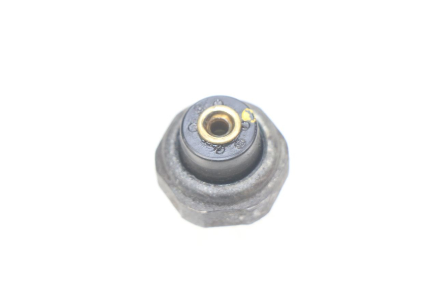 photo de SONDA DE PRESSÃO DE ÓLEO HONDA CBR RR FIREBLADE 900 (1992 - 1994) - Zoom do estado de desgaste