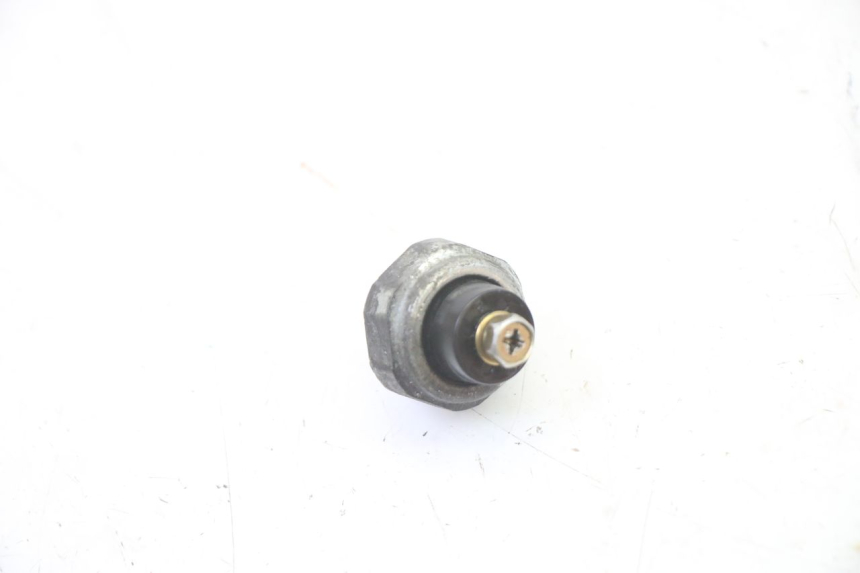 photo de SONDA DE PRESSÃO DE ÓLEO HONDA CBR RR FIREBLADE 900 (1992 - 1994) - Zoom do estado de desgaste