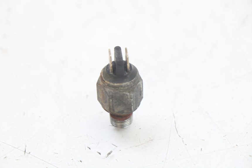 photo de SONDA DE PRESSÃO DE ÓLEO DO FREIO HARLEY DAVIDSON SPORTSTER XL CUSTOM 883 (1999 - 2006) - Outro ângulo de visão