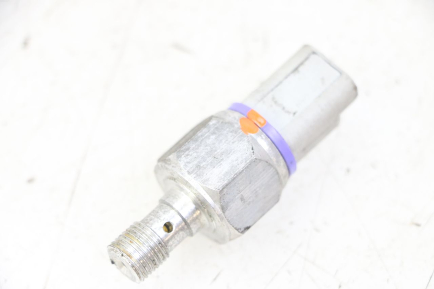 photo de SONDA DE PRESSÃO DE ÓLEO DO FREIO PIAGGIO IE MP3 YOURBAN 300 (2011 - 2016) - Vista principal
