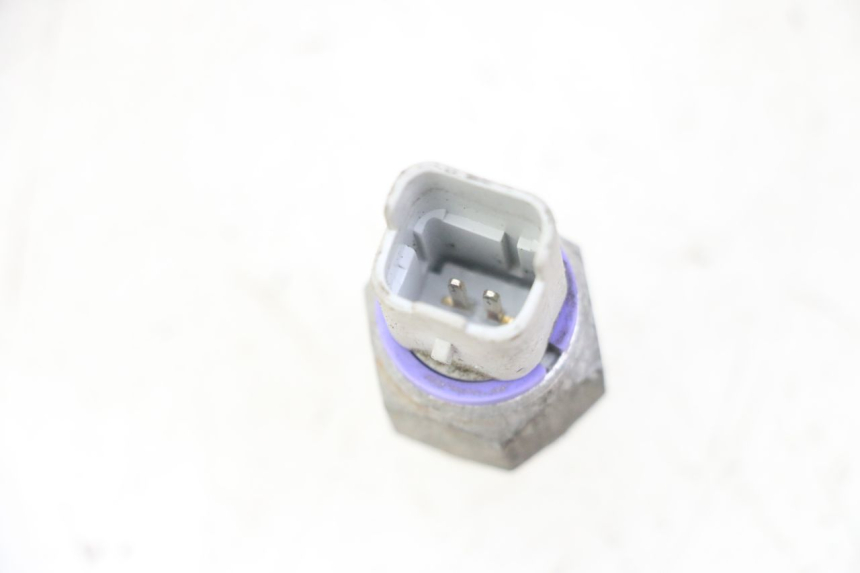 photo de SONDA DE PRESSÃO DE ÓLEO DO FREIO PIAGGIO IE MP3 YOURBAN 300 (2011 - 2016) - Zoom do estado de desgaste