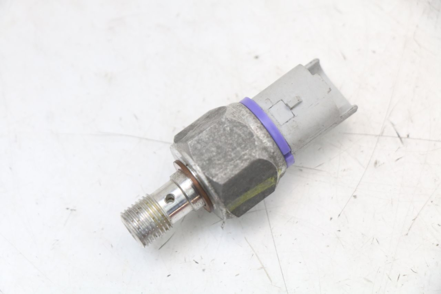 photo de SONDA DE PRESSÃO DE ÓLEO DO FREIO PIAGGIO MP3 HPE 350 (2018 - 2020) - Detalhe da peça