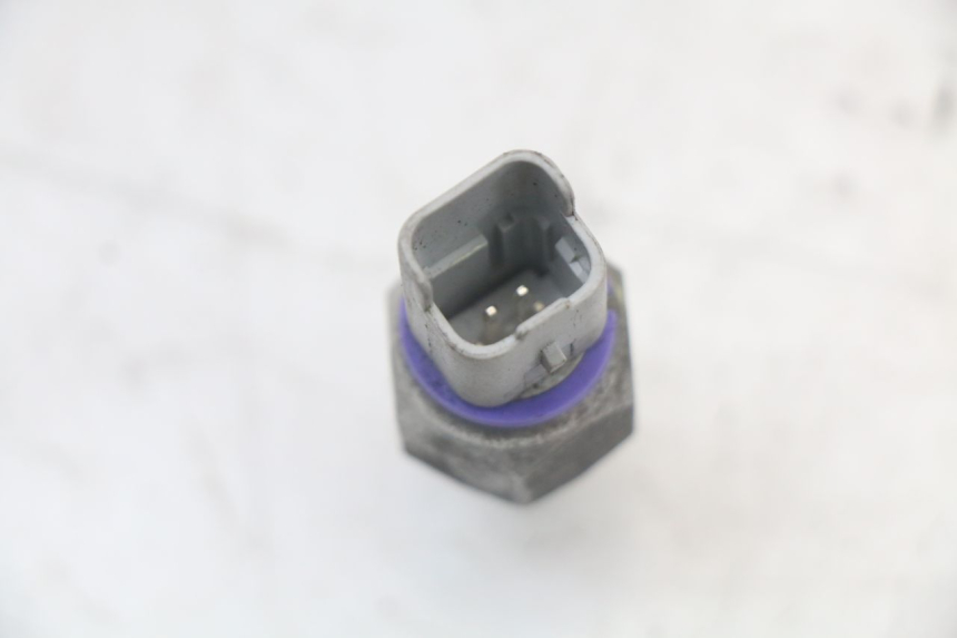 photo de SONDA DE PRESSÃO DE ÓLEO DO FREIO PIAGGIO MP3 HPE 350 (2018 - 2020) - Zoom do estado de desgaste