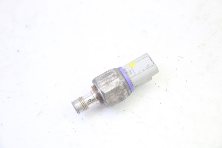 photo de SONDA DE PRESSÃO DE ÓLEO DO FREIO PIAGGIO MP3 HPE 350 (2018 - 2020) - Detalhe da peça