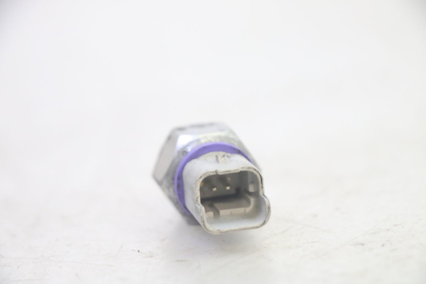 photo de SONDA DE PRESSÃO DE ÓLEO DO FREIO PIAGGIO MP3 HPE 350 (2018 - 2020) - Zoom do estado de desgaste