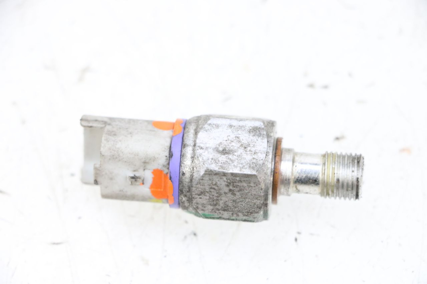 photo de SONDA DE PRESSÃO DE ÓLEO DO FREIO PIAGGIO MP3 HPE 300 (2019 - 2026) - Detalhe da peça