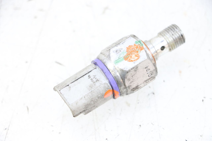 photo de SONDA DE PRESSÃO DE ÓLEO DO FREIO PIAGGIO MP3 HPE 300 (2019 - 2026) - Zoom do estado de desgaste