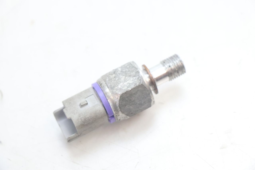 photo de SENSOR DE PRESSÃO DE ÓLEO DE FREIO PIAGGIO MP3 HPE 530 (2022 - 2026) - Zoom do estado de desgaste