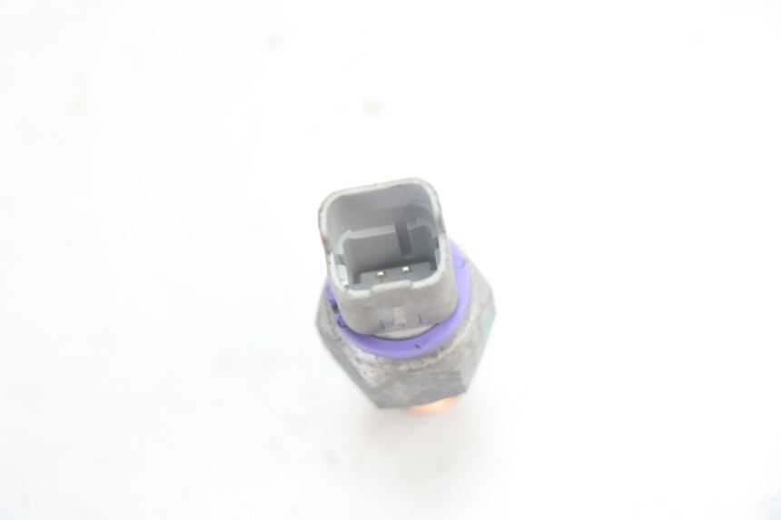 photo de SENSOR DE PRESSÃO DE ÓLEO DE FREIO PIAGGIO MP3 HPE 530 (2022 - 2026) - Ampliação técnica
