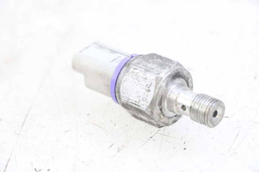 photo de SONDA DE PRESSÃO DE ÓLEO DO FREIO PIAGGIO MP3 LT 300 (2010 - 2016) - Detalhe da peça