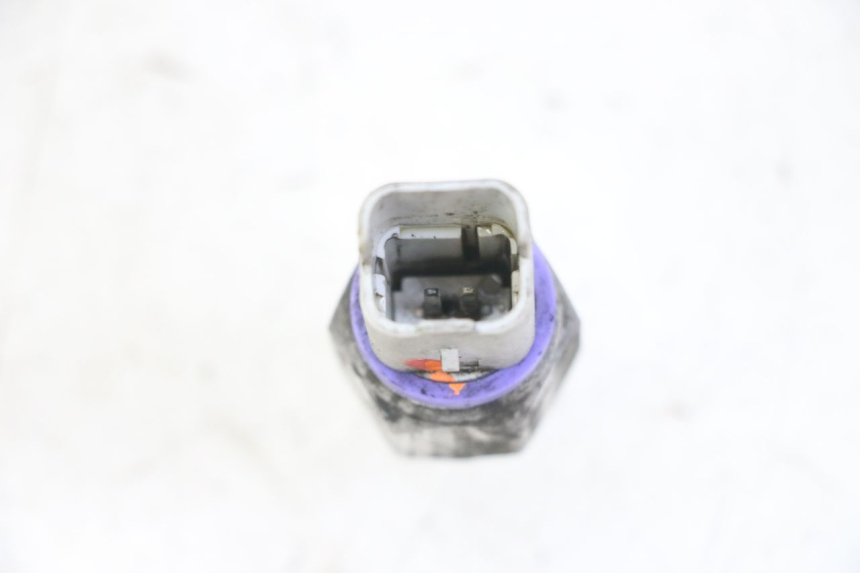 photo de SONDA DE PRESSÃO DE ÓLEO DO FREIO PIAGGIO MP3 LT 300 (2010 - 2016) - Zoom do estado de desgaste