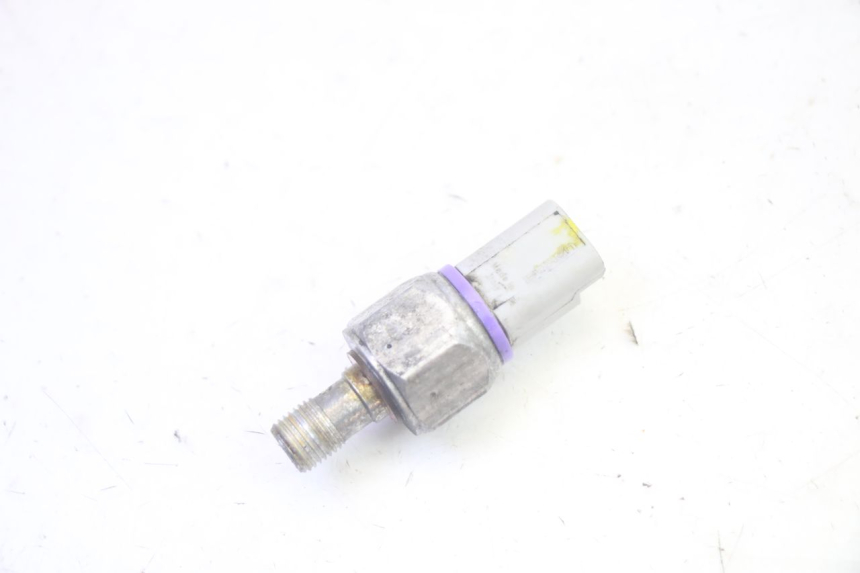 photo de SONDA DE PRESSÃO DE ÓLEO DO FREIO PIAGGIO MP3 LT 400 (2007 - 2012) - Detalhe da peça